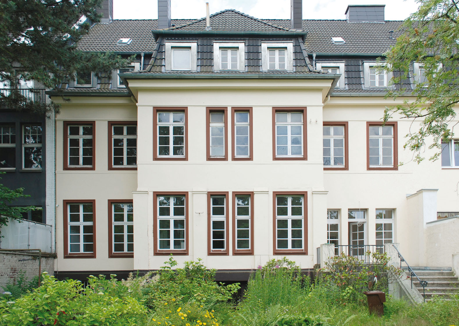 VERKAUFT: Neoklassizistische Stadthäuser in Krefeld 